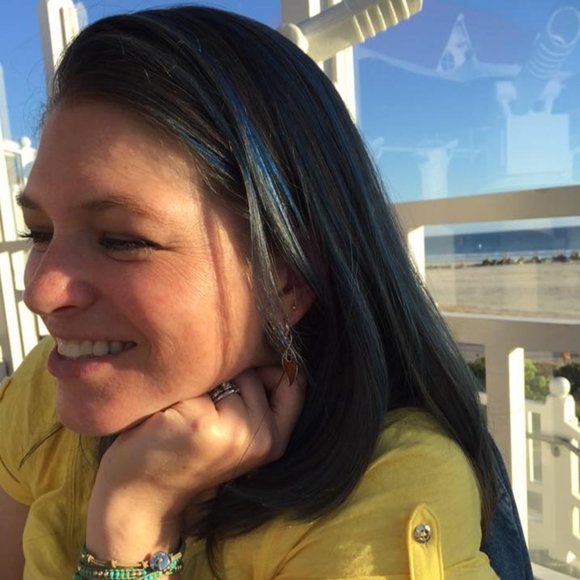 Meet your Posher, Lauren - Picture 1 of 2